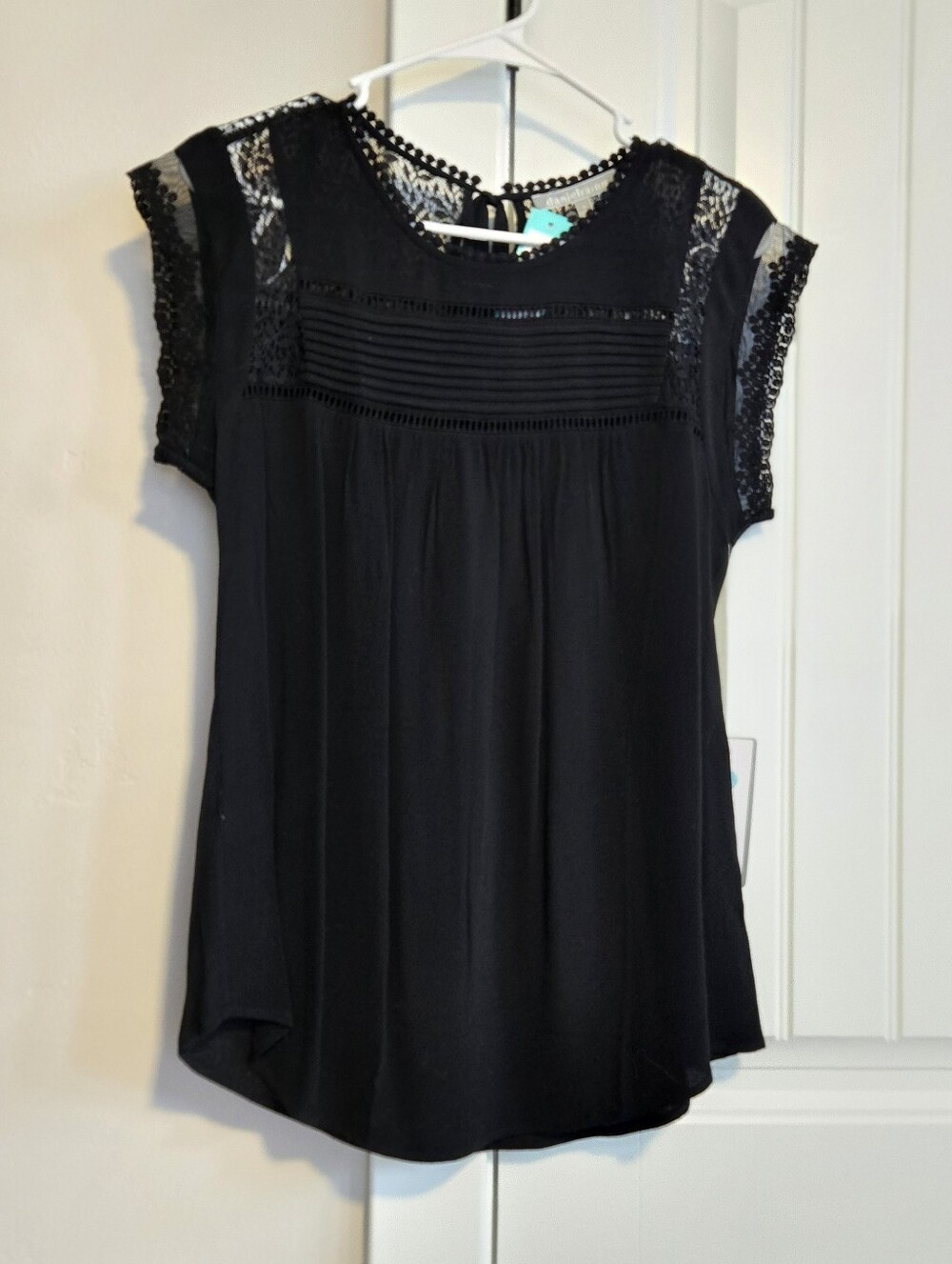 Daniel Rainn Black Lace Yoke Cap Sleeve Blouse